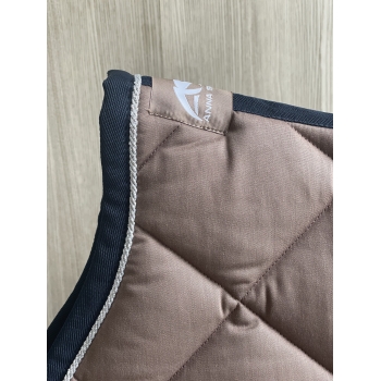 Tapis Quola beige Myhorsely I L'équipement des chevaux et du cavalier. Magasin en ligne d'équitation dédié au cavalier