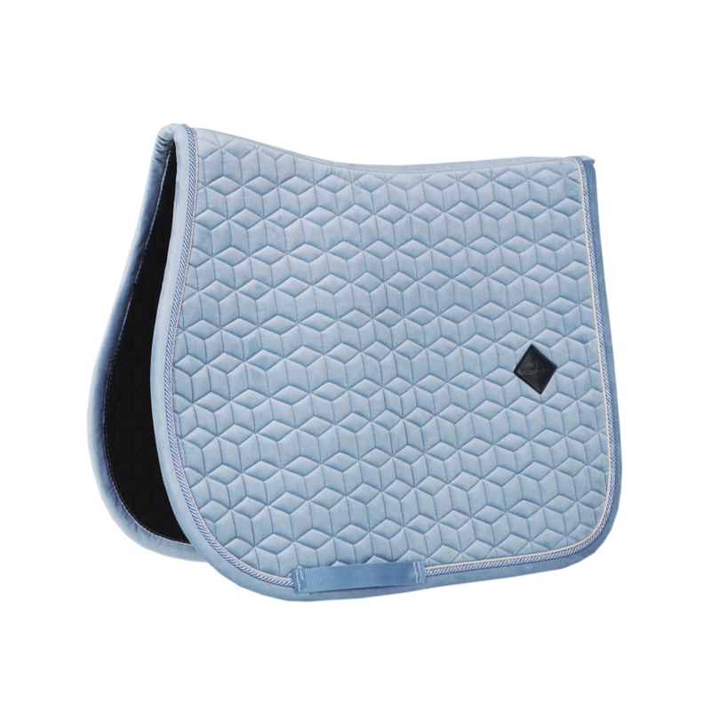 TAPIS VELVET JUMPING Myhorsely I L'équipement des chevaux et du cavalier. Magasin en ligne d'équitation dédié au cavalier TAPIS VELVET JUMPING Myhorsely I L'équipement des chevaux et du cavalier. Magasin en ligne d'équitation dédié au cavalier